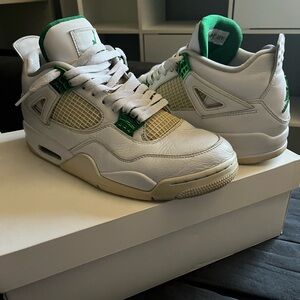 Authentic Jordan 4 metallic green with box (size 9.5 mens US)